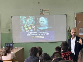 Проф. Илин Савов проведе киберобучение на ученици в Мадан – стъпка към по-сигурно дигитално бъдеще