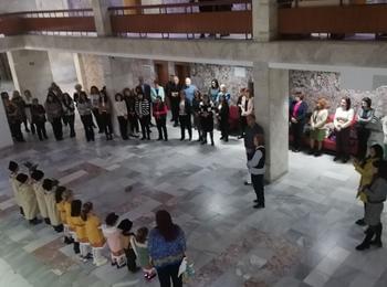 Малчугани от ДГ „Славейче“ коледуваха в Съдебната палата на Смолян