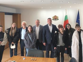 Областният управител Захари Сираков подкрепи благотворителната инициатива на учениците от ПГПИ