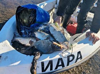 Екипи на ИАРА - Смолян иззеха незаконни мрежи от язовир Доспат