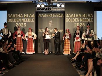 Българската носия на модния подиум: признание за „Бозов Стил“ от Смолян на церемонията „Златна игла“ 2025