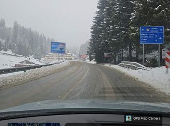 Пътуването към к. к. „Пампорово“ се извършва без ограничения. Пътят е почистен и е на асфалт