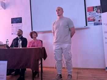 Известният ютубър Мартин Друмев бе гост на учениците от ПГИ "Карл Маркс"