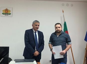 Областният управител връчи печата на председателя на РИК-Смолян 