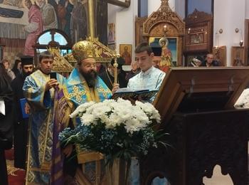 Малко повечерие с Богородичен канон и акатист, ІІІ статия бе отслужено в храм „Успение на Пресвета Богородица” в Пампорово
