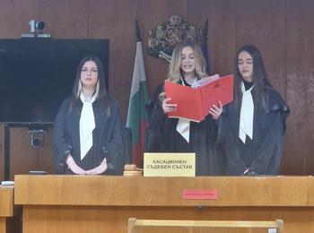 Ученици участваха в симулативен съдебен процес по казус на „Пътна полиция“ в Смолян