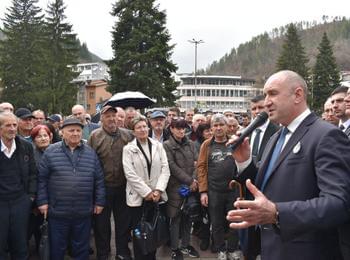 Лидерът на „Прогресивна България“ Румен Радев се срещна с жители на община Мадан