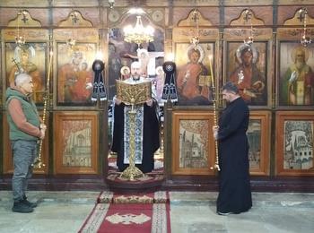 Втората част на богослужението Последование на Жениха бе отслужено в храм „Св.вмчца Неделя” в смолянския квартал Райково
