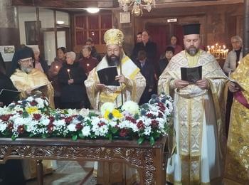 На Велики Петък – Смолянският епископ  Висарион възглави  последованието Опело  Христово  в храм „Св. вмчца Неделя”в кв. Райково