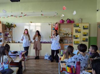 Най-важното за детското зъбно здраве научиха родители от Смолян от водещи специалисти на МУ – Пловдив
