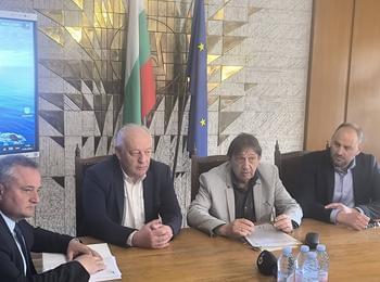 Министър Иван Шишков пристигна в Смолян във връзка със свлачището на пътя Пампорово - Смолян