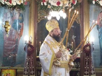 Епископ Висарион възглави архиерейска св. Литургия в  храм „Св св. Константин и Елена”в село Момчиловци 