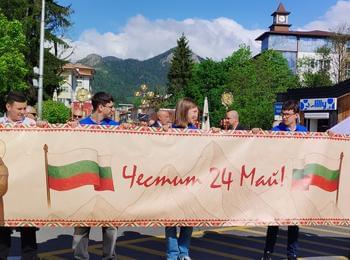 На 24 май Смолянският епископ Висарион отслужи благодарствен молебен на площад „България”в Смолян