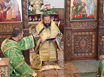 Смолянският епископ Висарион възглави архиерейска св. Литургия  на Петдесетница в манастира „Св. Троица” на Кръстова гора