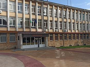 Получени имейл заплахи за бомби в три училища в Смолянска област