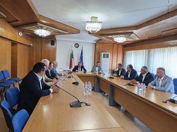 Областният управител проведе работна среща с кметовете на десетте общини от областта