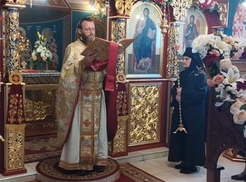 Всеки четвъртък през годината в манастира „Св. вмчк Пантелеймон” край Смолян се отслужва Божествена св. Литургия
