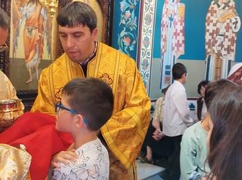 Като птиче ято, много деца намират топлина в манастира „Св. вмчк Пантелеймон”, к.к. Пампорово