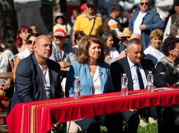 Рекордно гайдарско надсвирване в Гела: над 70 гайдари, американец с каба гайда и оспорвана битка за приза „Дафо Трендафилов“