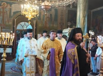 Смолянският епископ Висарион възглави архиерейска св. Литургия  в храм „Св. Николай Чудотворец”в кв. Устово
