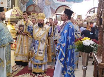 Смолянският епископ Висарион възглави архиерейска света Литургия в храм „Успение Богородично”в к.к. Пампорово