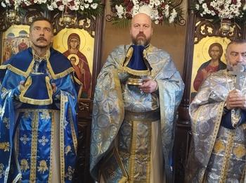 Храм „Покров на Пресвета Богородица”, в двора на Архиерейското наместничество в Смолян чества своя празник