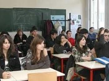 Половината гимназисти не разбират какво четат