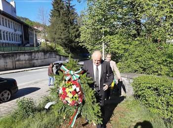 Днес свеждаме глави в знак на почит и преклонение пред жертвите на най-кръвопролитната война на Стария континент