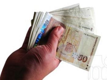 Според ТСБ-Смолян: Средната месечна работна заплата е 596 лв. 