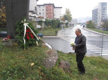 МГЕРБ – Смолян постави мраморна плоча до паметника на Паисий Хилендарски