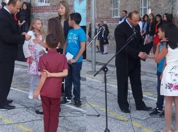 Първият училищен звънец удари и в община Мадан
