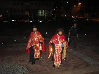 Благодатният огън ще пристигне в Смолян след 22.00 часа, божествената частица ще донесе архимандрит Висарион