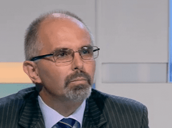 Лют скандал между проф. Николай Овчаров и Ефрем Моллов
