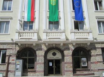 37 тона храна от Европа раздават в община Мадан
