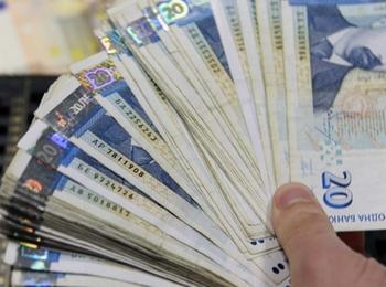 Средната брутна месечна работна заплата в област Смолян за март е 726 лева
