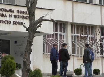  Професионална гимназия по техника и технологии въвежда дуално обучение – учениците учат и работят