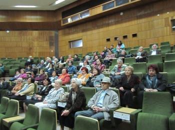 Кметът Николай Мелемов покани в община Смолян учителите –ветерани в навечерието на  24 май