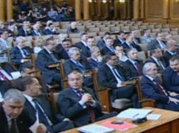 Парламентът освободи Делян Пеевски от ДАНС, питат КС за статута му