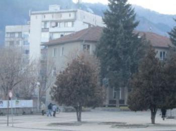 Корейци изнасят концерт пред Дома на културата в Девин