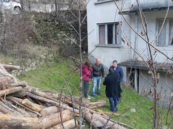 Пожар изпепели дома на семейство от неделинското село Средец