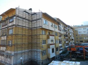 Санират още два блока в Мадан