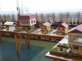 Ученици от Мадан представиха уникални макети от къщи и интересно списание