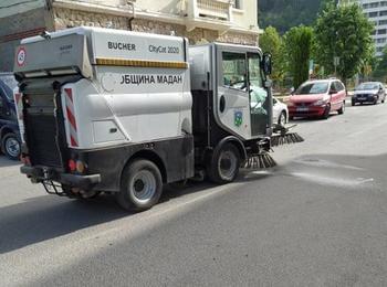 В Мадан дезинфенкцират главните улици