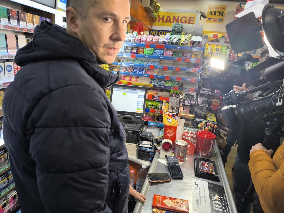 Alteative text